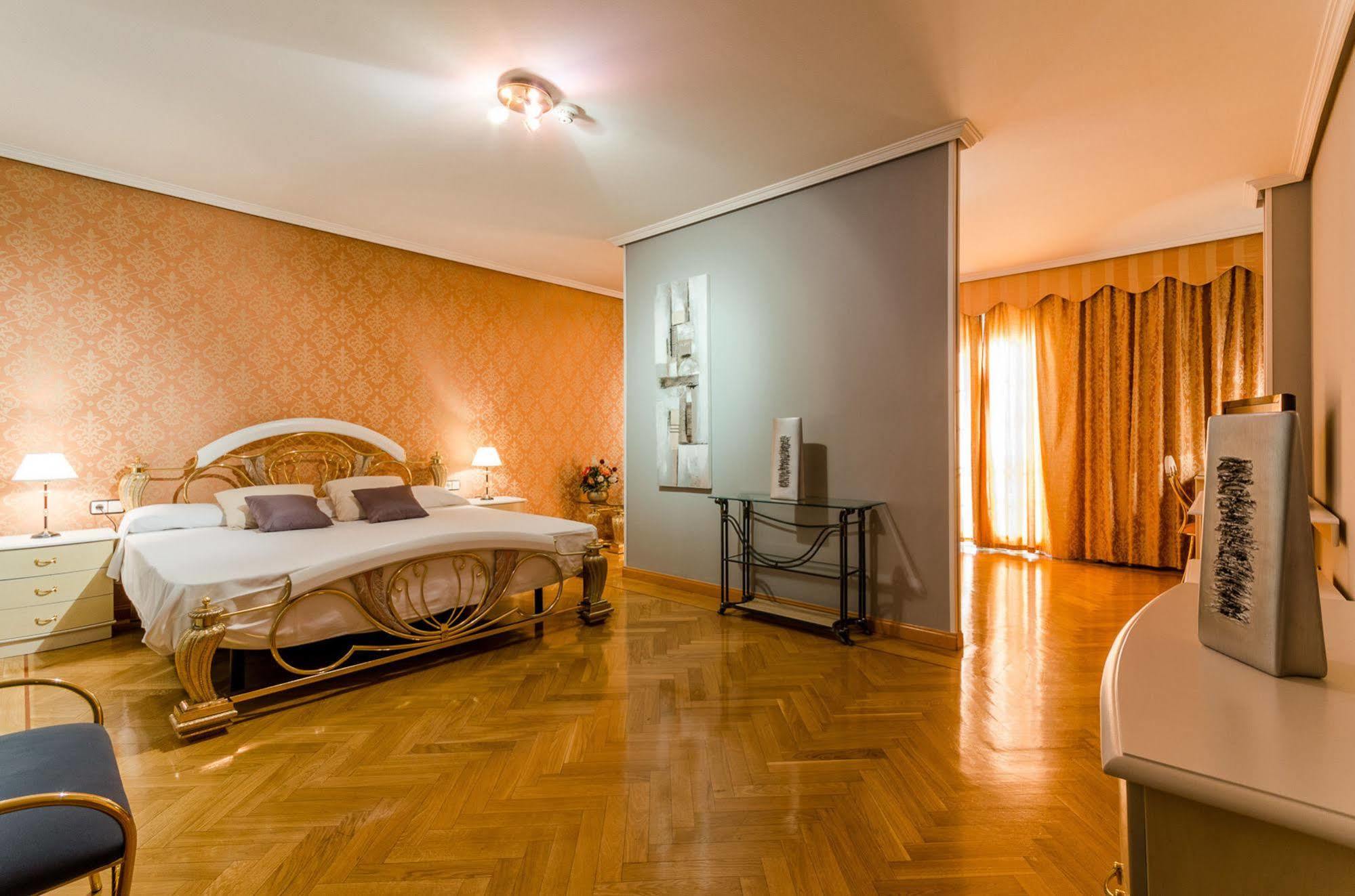 Checkin Madrid Parla 호텔 외부 사진